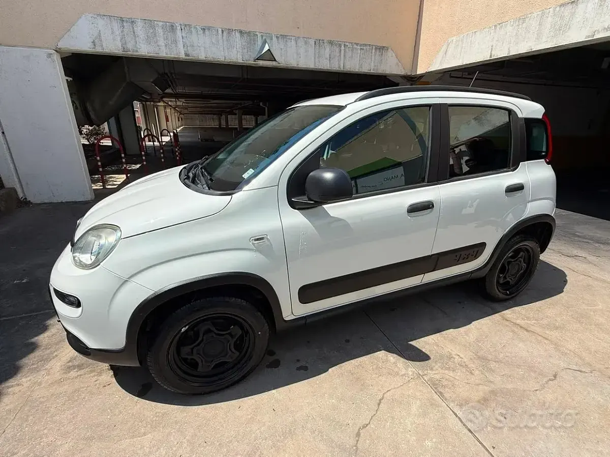 Usata Fiat Panda 4x4 S 85 CV (62 kW) 2020 Bianco Utilitaria