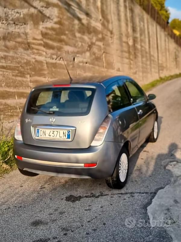 Usata Lancia Ypsilon 75 CV (55 kW) 2008 Grigio Utilitaria