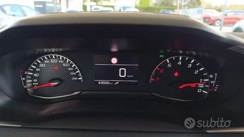 Usata Peugeot 2008 Active 110 CV (80 kW) 2022 Nero SUV