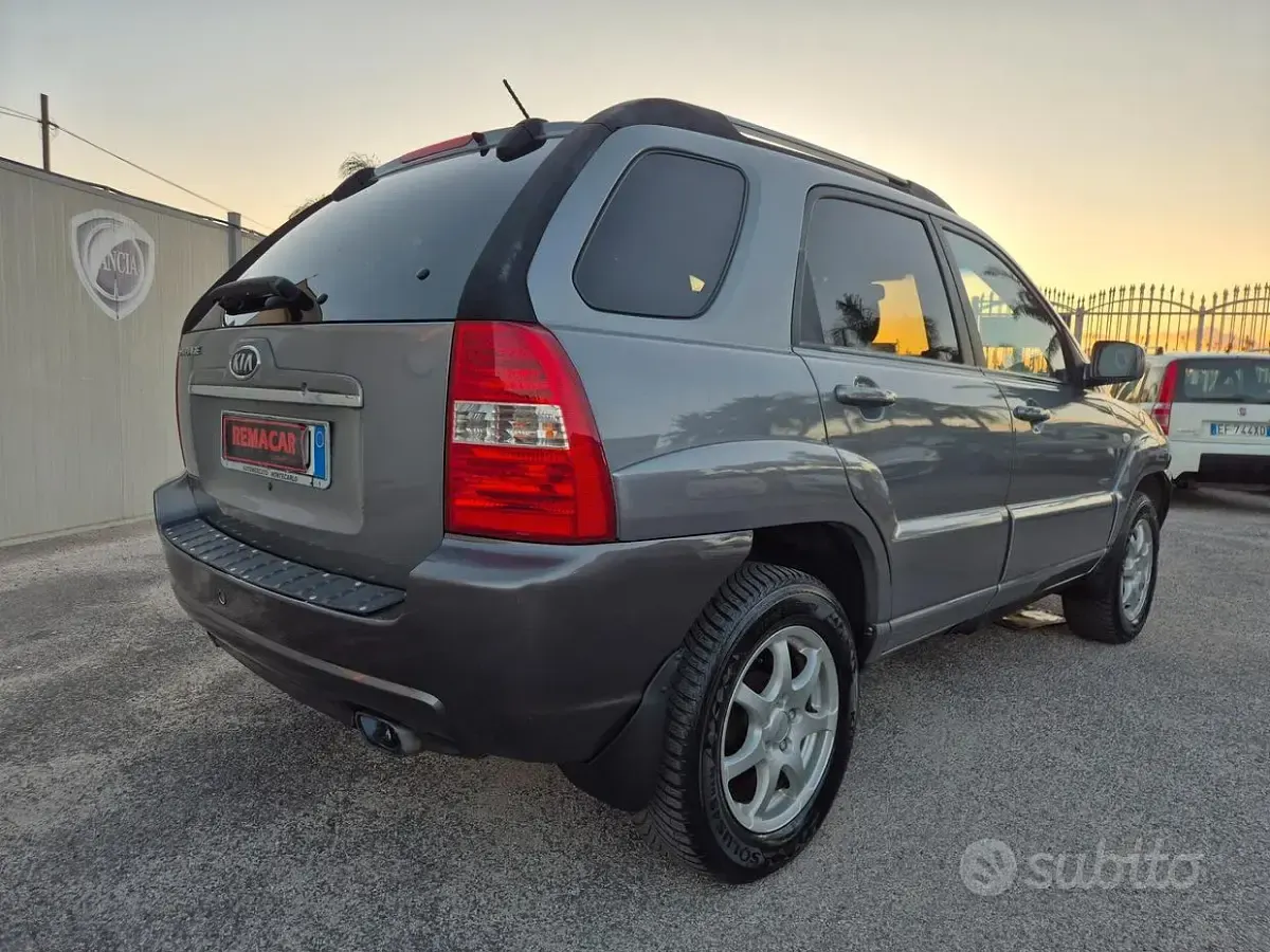 Usata Kia Sportage Active 140 CV (102 kW) 2007 Grigio SUV