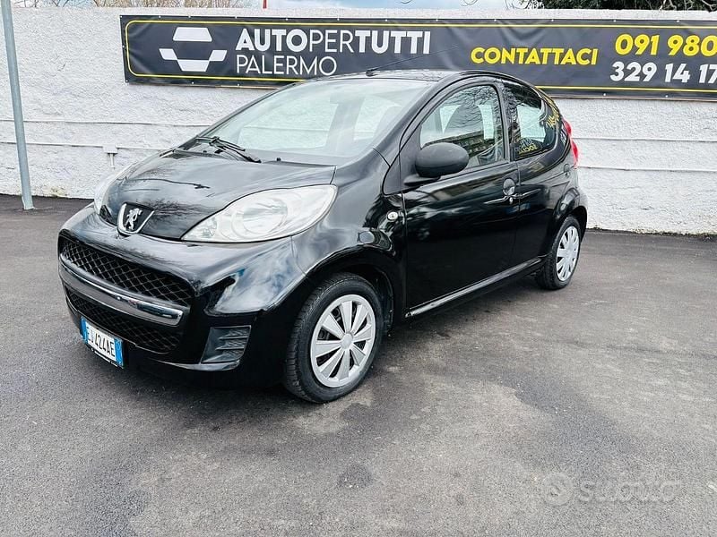 Usata Peugeot 107 Allure 67 CV (49 kW) 2012 Nero Utilitaria