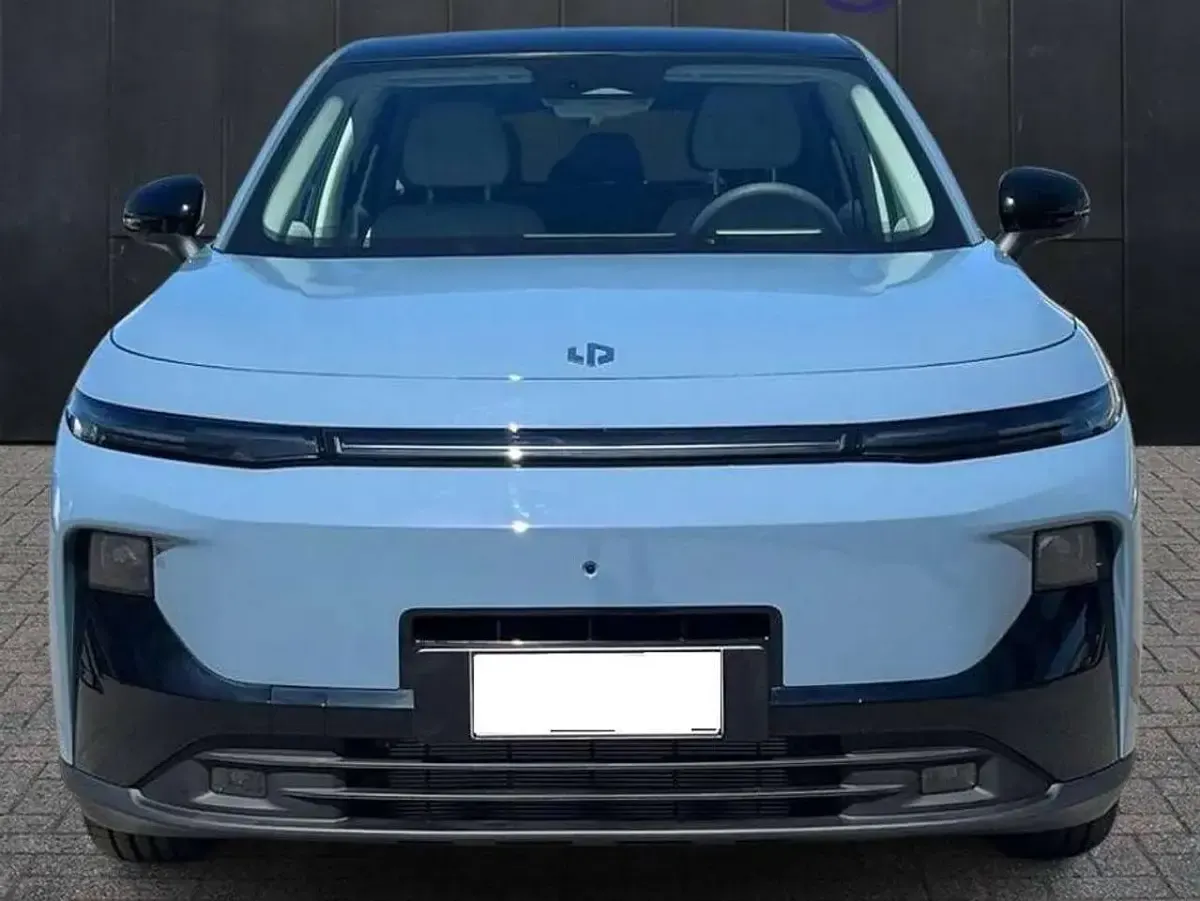 Nuova Leapmotor B10 109 CV (80 kW) 2026 Starry night blue SUV