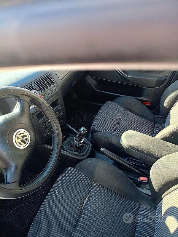 Usata VW Golf IV Highline 105 CV (77 kW) 2001 Grigio Berlina