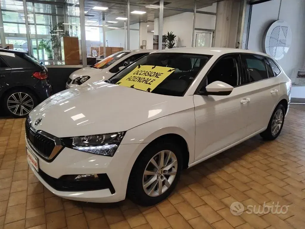 Usata Skoda Scala Special 110 CV (80 kW) 2021 Bianco luna / metallizzato Utilitaria
