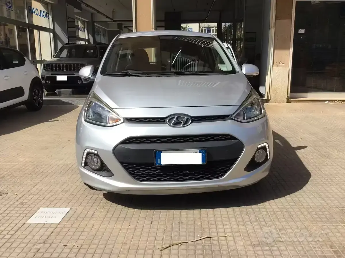 Usata Hyundai i10 Comfort 66 CV (48 kW) 2015 Grigio Utilitaria