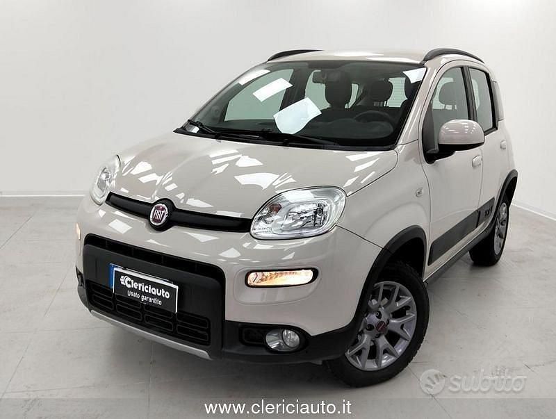 Usata Fiat Panda 4x4 S 86 CV (63 kW) 2017 Beige Utilitaria