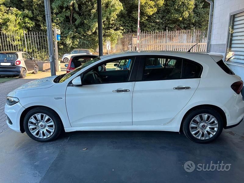 Usata Fiat Tipo Easy 120 CV (88 kW) 2018 Bianco Station wagon