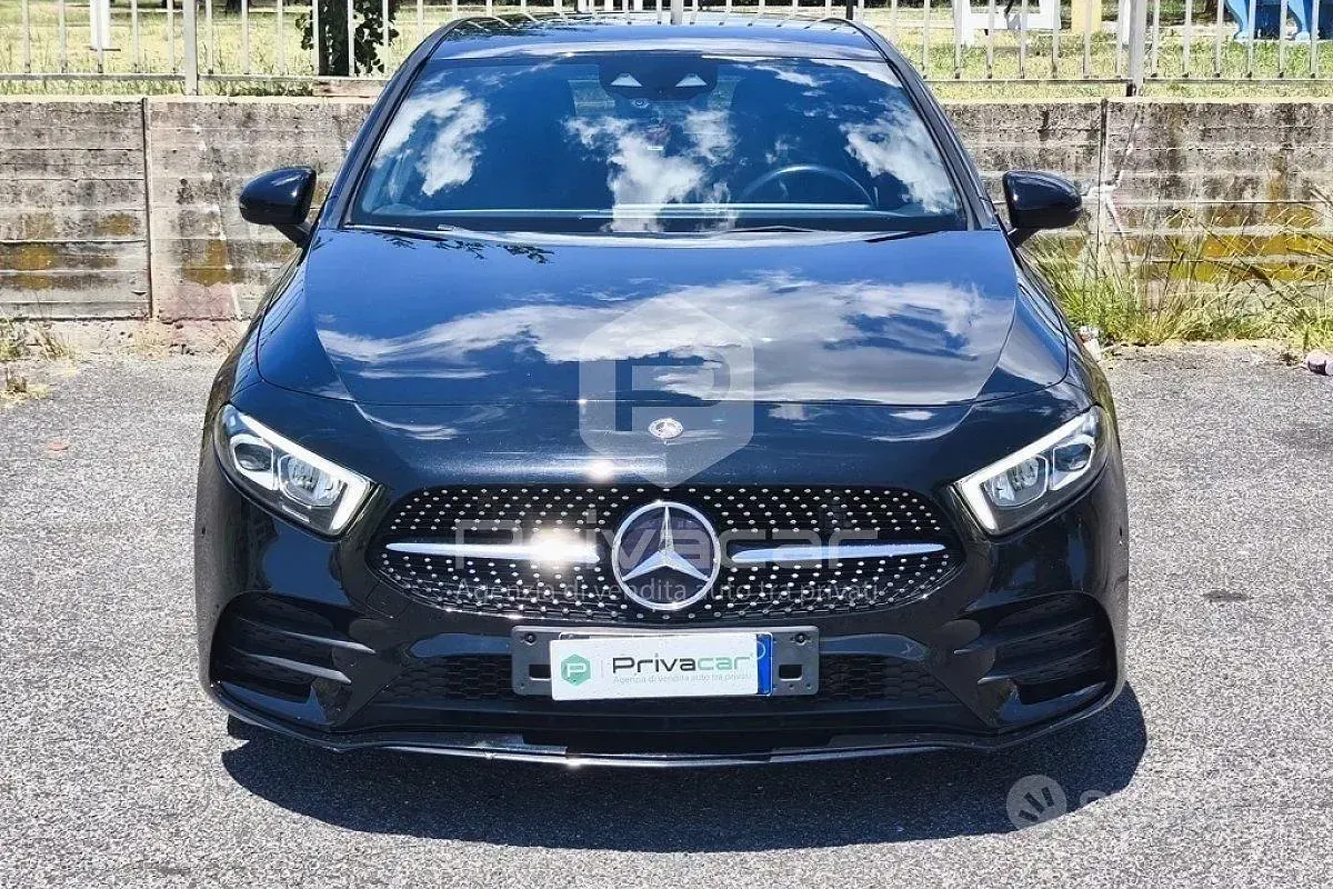 Usata Mercedes A180 Premium 116 CV (85 kW) 2019 Nero Utilitaria