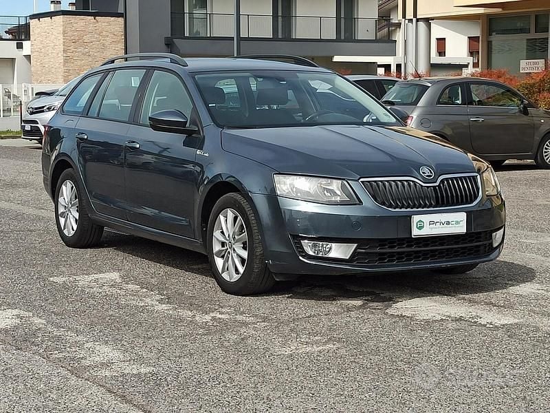 Usata Skoda Octavia Ambition 105 CV (77 kW) 2015 Grigio Utilitaria
