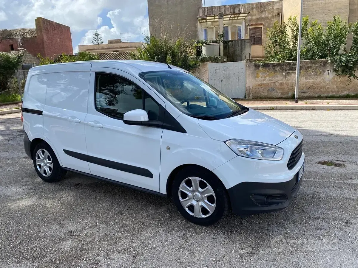 Usata Ford Tourneo Courier 75 CV (55 kW) 2015 Bianco Monovolume