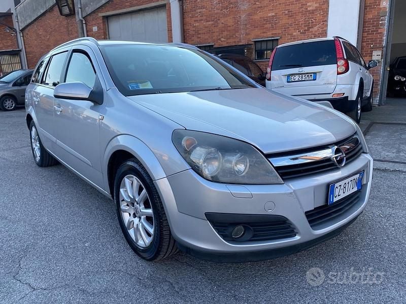 Usata Opel Astra Club 101 CV (74 kW) 2006 Grigio Station wagon