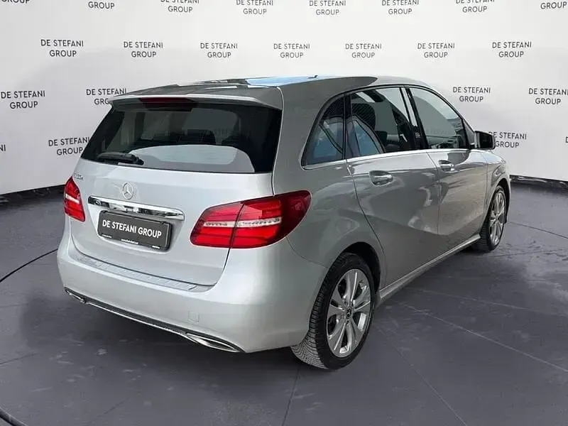 Usata Mercedes B160 90 CV (66 kW) 2018 Argento Utilitaria