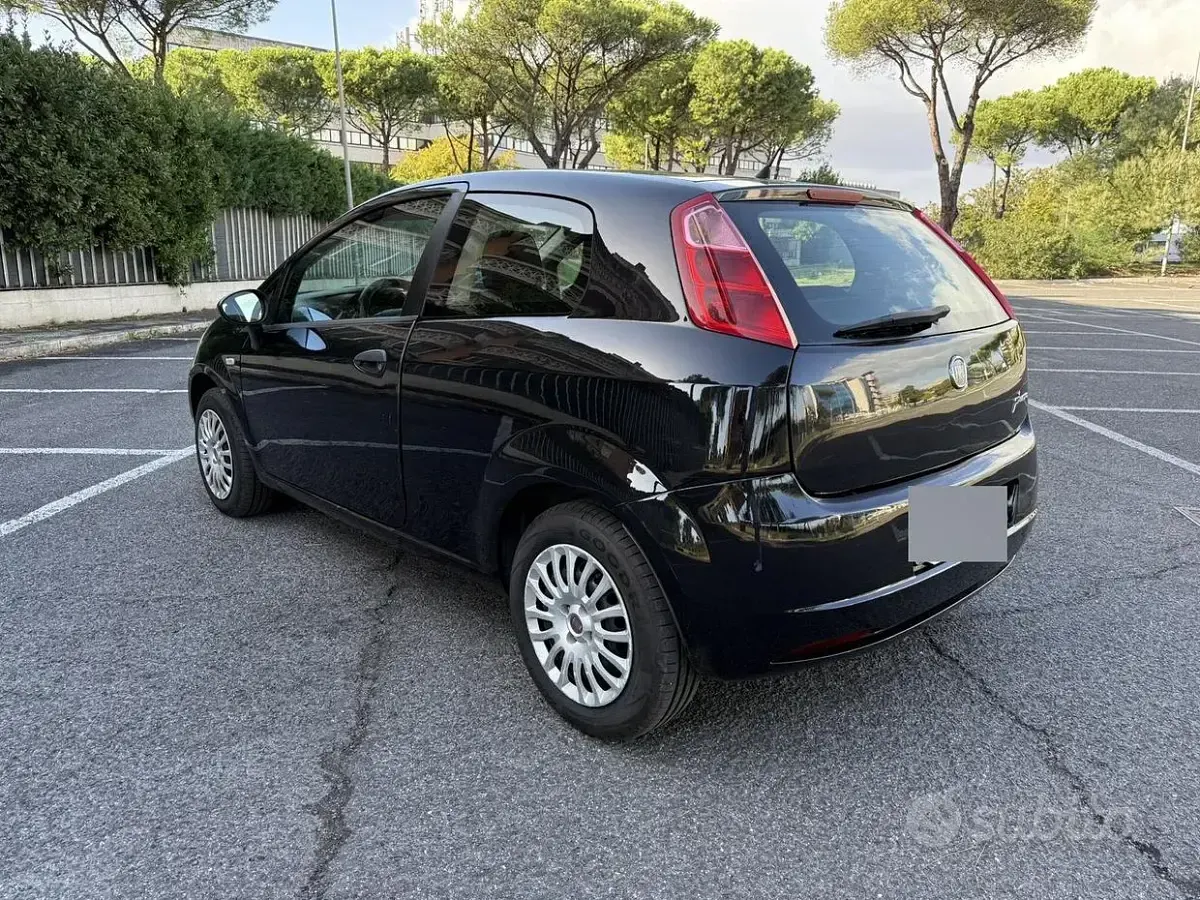 Usata Fiat Grande Punto 65 CV (47 kW) 2009 Nero Utilitaria