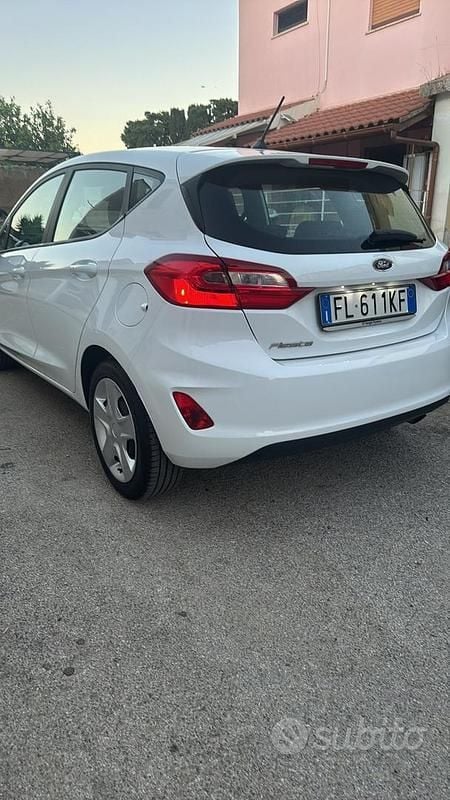 Usata Ford Fiesta 86 CV (63 kW) 2018 Bianco Utilitaria