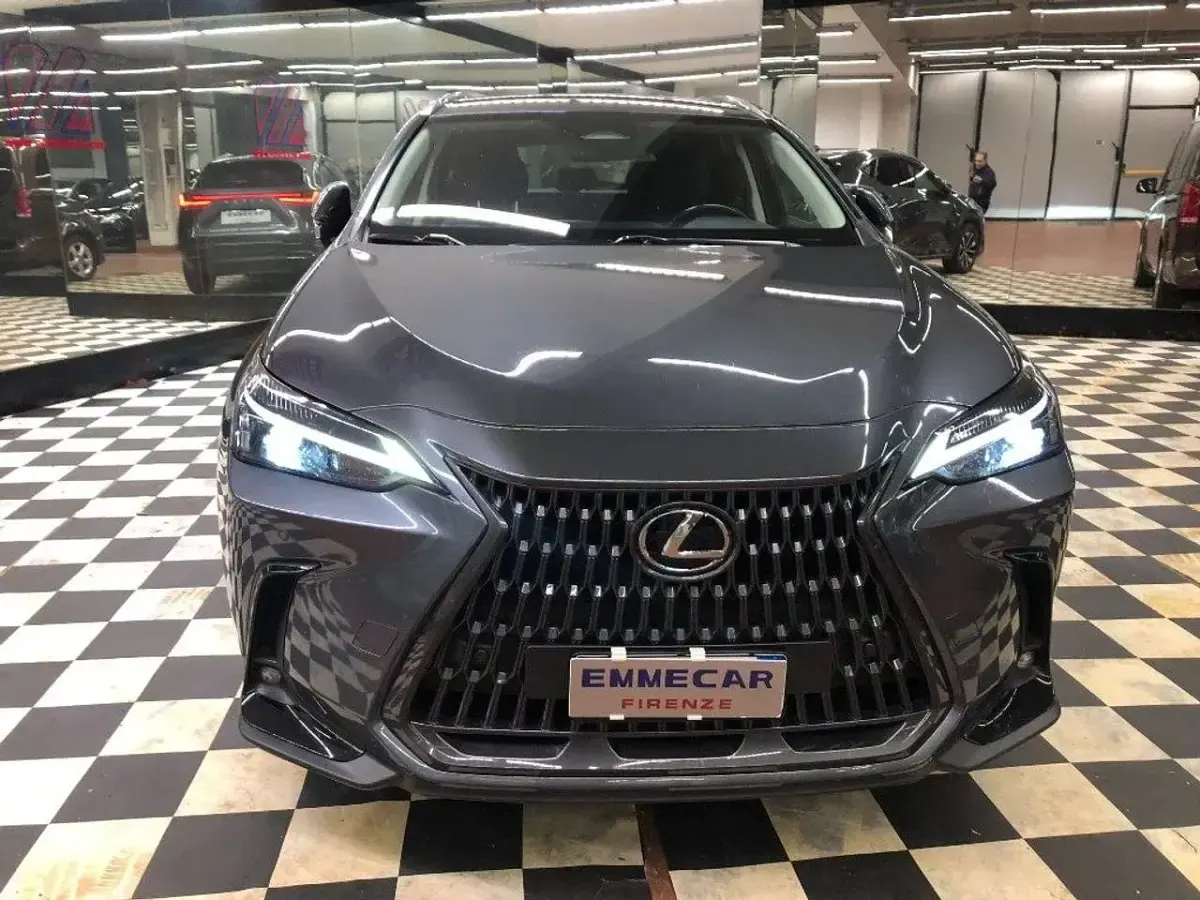 Usata Lexus NX450h+ 185 CV (136 kW) 2023 Antracite SUV