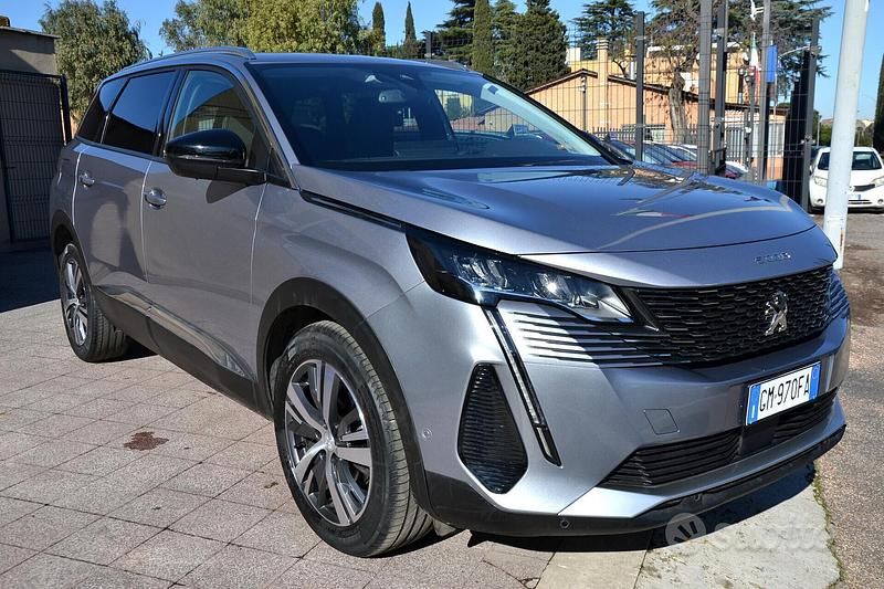 Gebraucht Peugeot 5008 131 PS (96 kW) 2022 Grau SUV