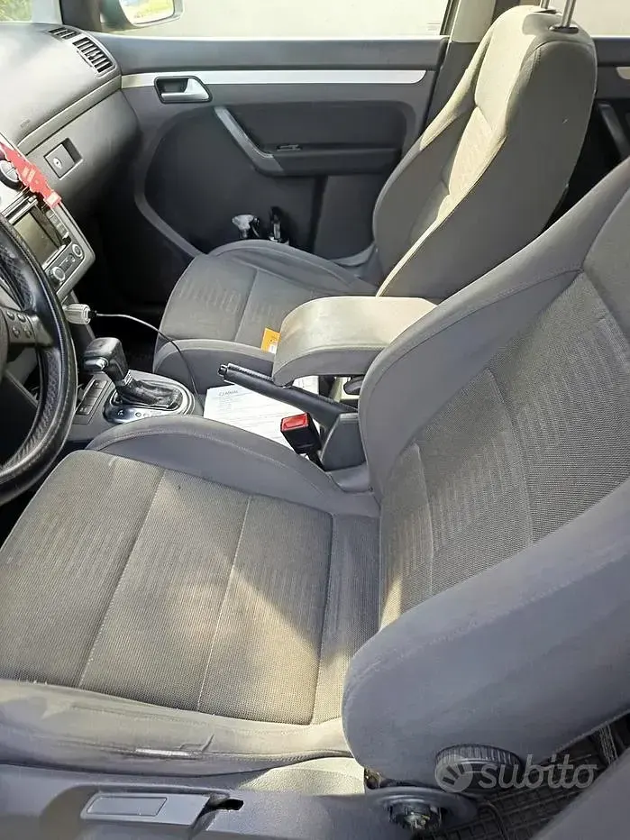 Usata VW Touran 140 CV (102 kW) 2009 Grigio Monovolume