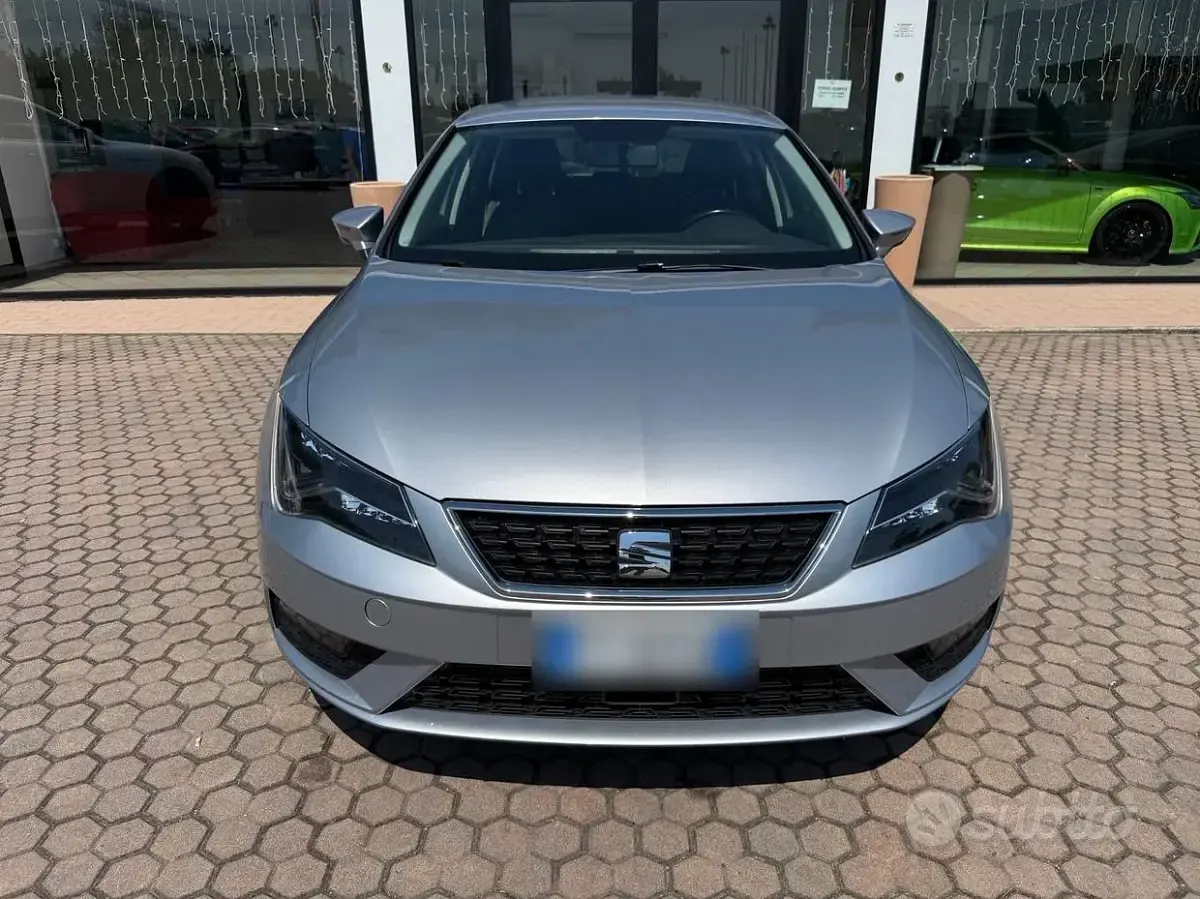 Usata Seat Leon Style 131 CV (96 kW) 2020 Grigio Berlina