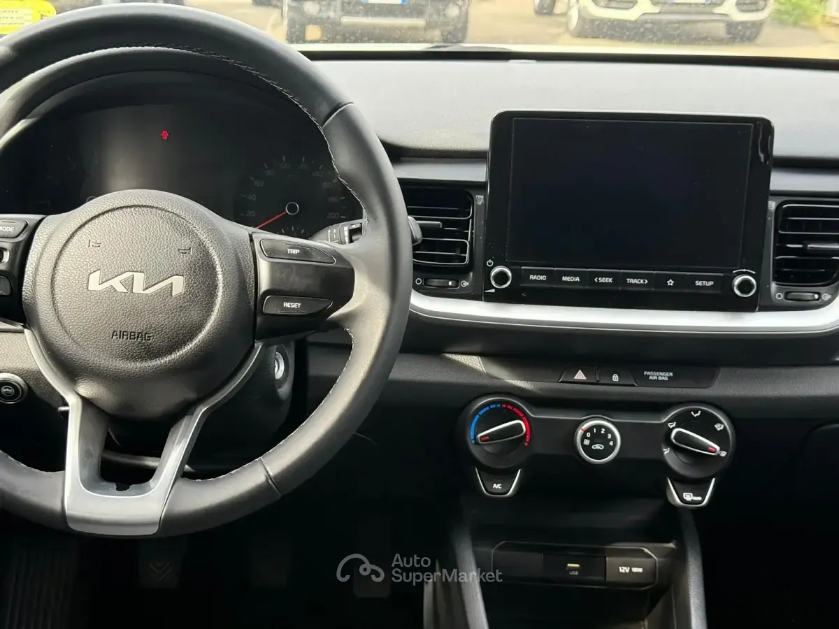 Usata Kia Stonic Style 83 CV (61 kW) 2023 Bianco SUV