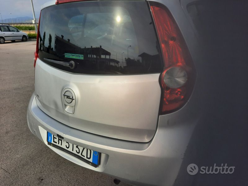 Usata Opel Agila 65 CV (47 kW) 2011 Grigio Utilitaria