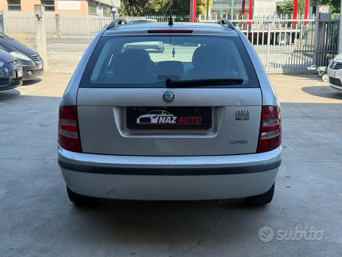 Usata Skoda Fabia Comfort 75 CV (55 kW) 2004 Grigio Station wagon