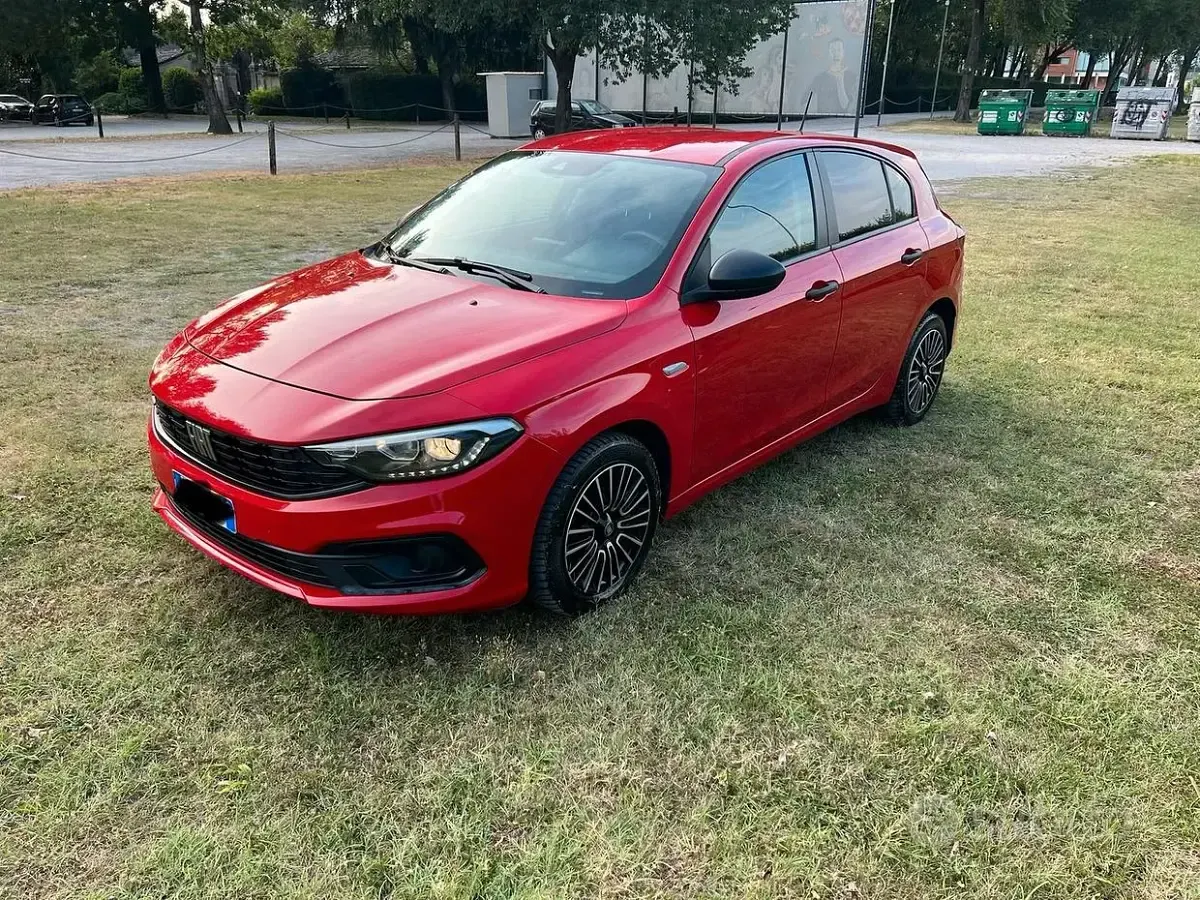 Usata Fiat Tipo Lounge 120 CV (88 kW) 2022 Rosso Berlina