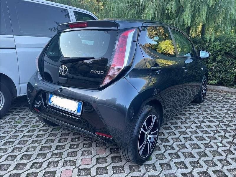 Usata 2016 Toyota Aygo X-clusiv Utilitaria | 9100 € (Ottimo prezzo) - Immagine 1/4
