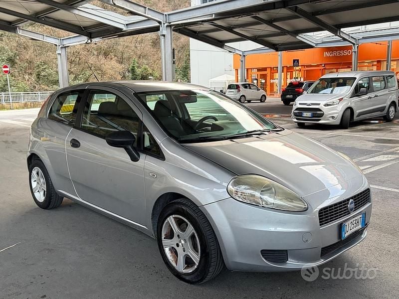 Usata Fiat Grande Punto Dynamic 65 CV (47 kW) 2007 Grigio Utilitaria