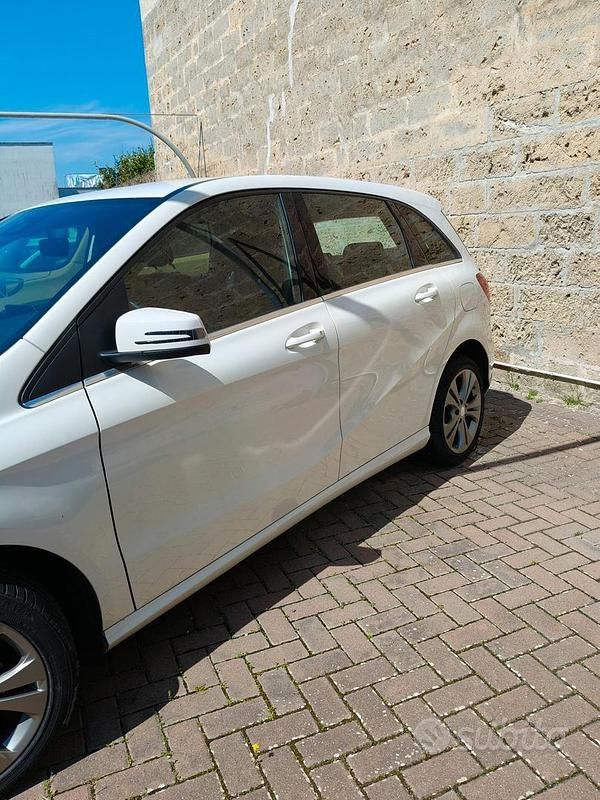 Usata Mercedes B200 Executive 135 CV (99 kW) 2017 Bianco Monovolume