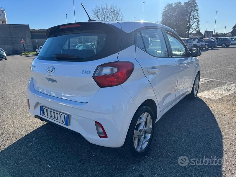 Usata Hyundai i10 66 CV (48 kW) 2023 Bianco Utilitaria