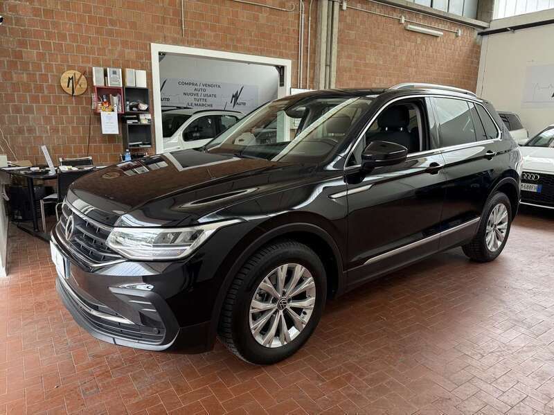 Nero Usata 2022 VW Tiguan Elegance SUV | 27.900 € (Buon prezzo) - Immagine 1/4