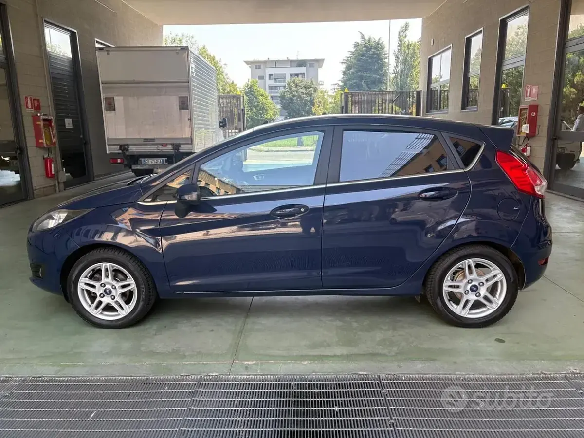 Usata Ford Fiesta Titanium 80 CV (58 kW) 2014 Bluazzurro Utilitaria