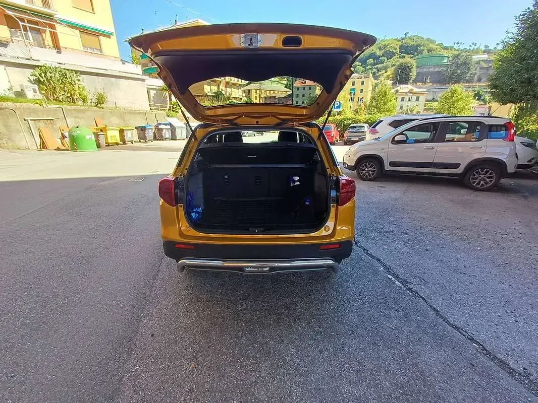 Usata Suzuki Vitara Cool 129 CV (94 kW) 2021 Oro SUV