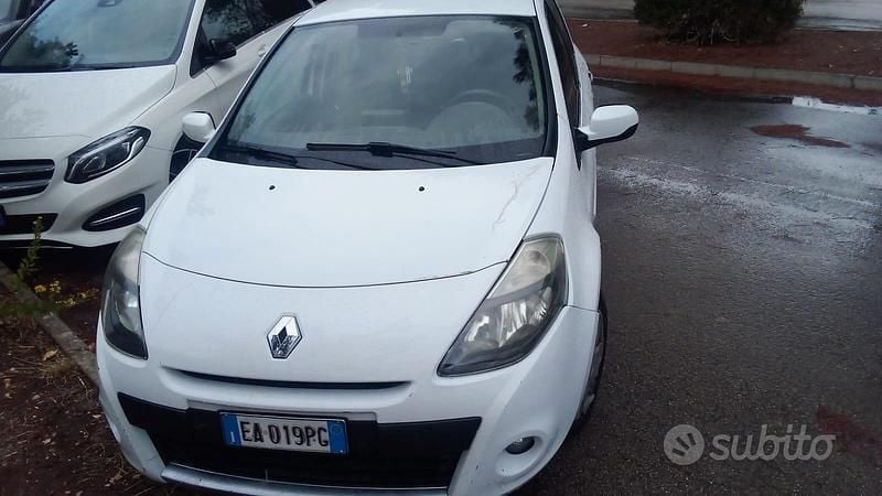 Bianco Usata 2010 Renault Clio II Berlina | 1500 € (Super prezzo) - Immagine 1/4