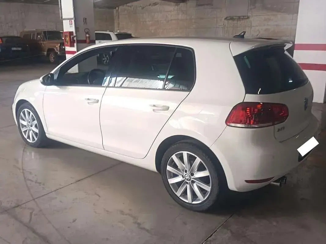 Usata VW Golf VI Highline 105 CV (77 kW) 2011 Bianco Utilitaria