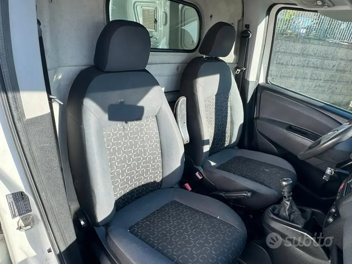 Usado Fiat Doblò 105 HP (77 kW) 2010 Branco Monovolume
