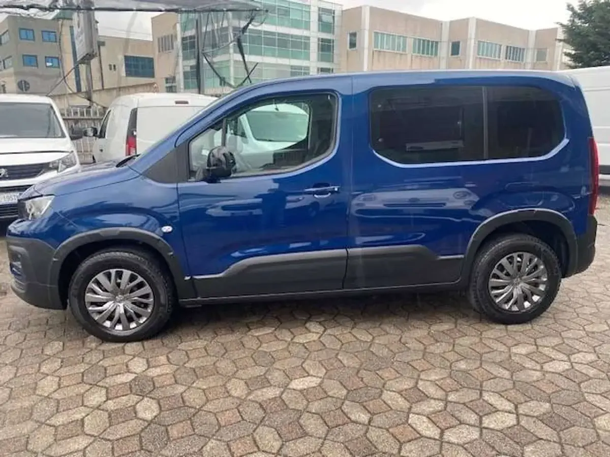 Usata Peugeot Rifter 102 CV (75 kW) 2024 Blu/azzurro Monovolume