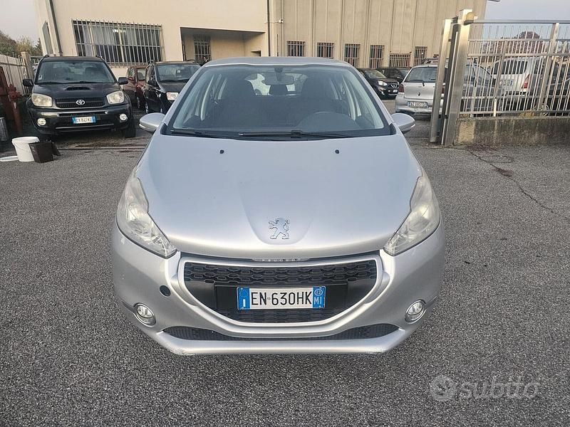 Usata Peugeot 208 81 CV (59 kW) 2012 Grigio Utilitaria