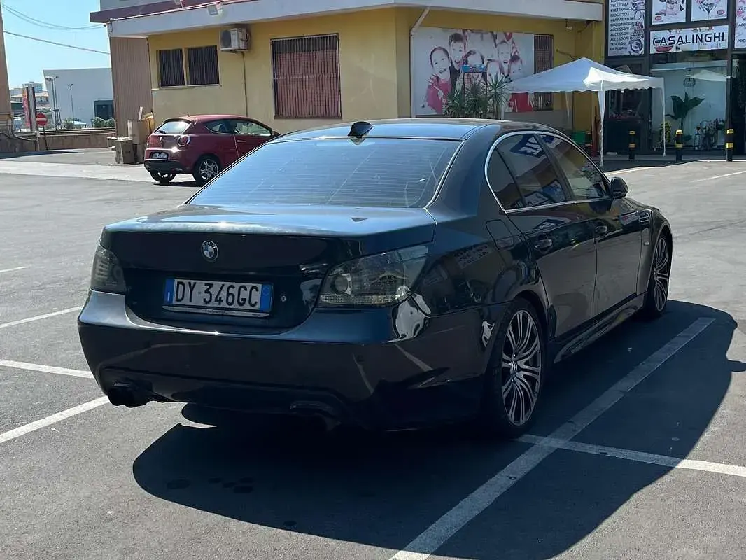 Usata BMW 535 272 CV (200 kW) 2006 Nero Station wagon