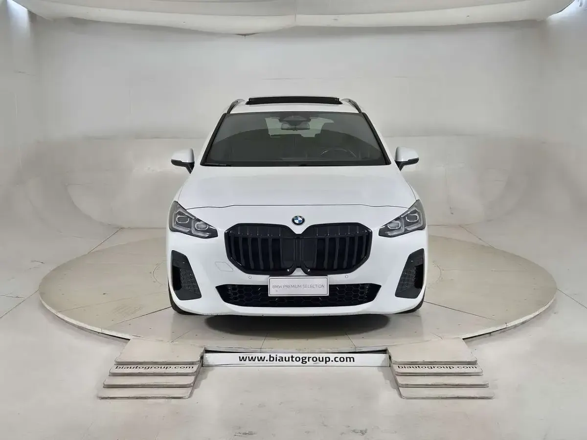 Gebraucht BMW 218 Active Tourer M Sport 150 PS (110 kW) 2024 Weiß Van / Kleinbus