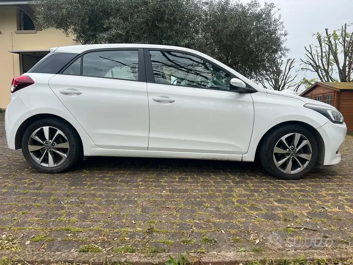 Usata Hyundai i20 84 CV (61 kW) 2017 Bianco Utilitaria