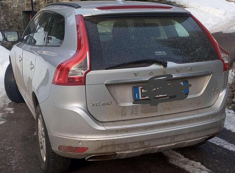 Usata Volvo XC60 Kinetic 181 CV (133 kW) 2014 Argento SUV