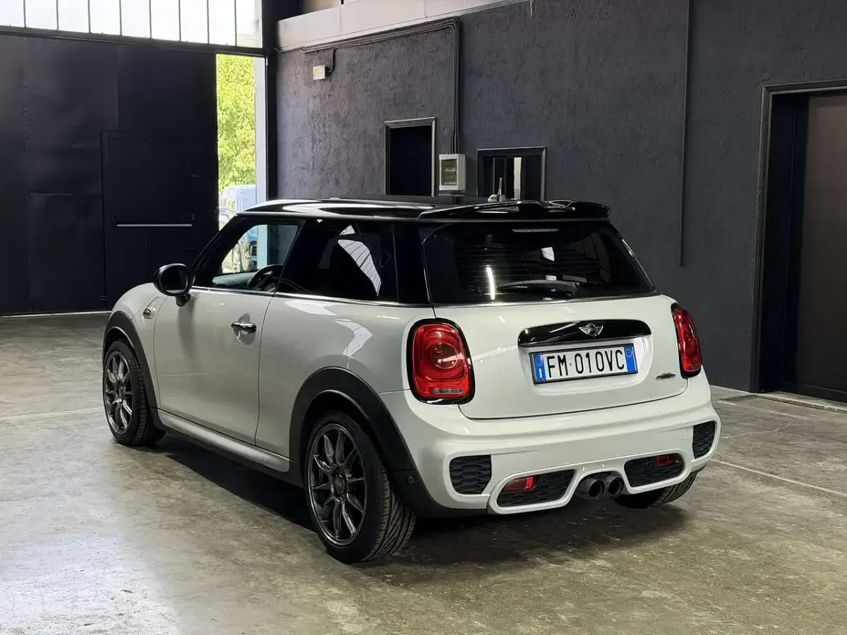 Usata Mini John Cooper Works 231 CV (169 kW) 2018 White silver metallic Utilitaria