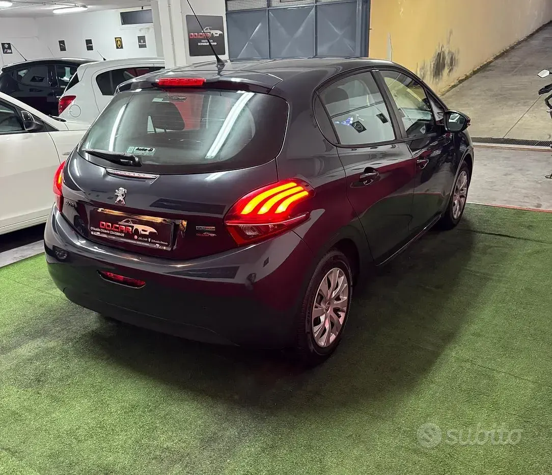 Usata Peugeot 208 Access 82 CV (60 kW) 2017 Grigio Utilitaria