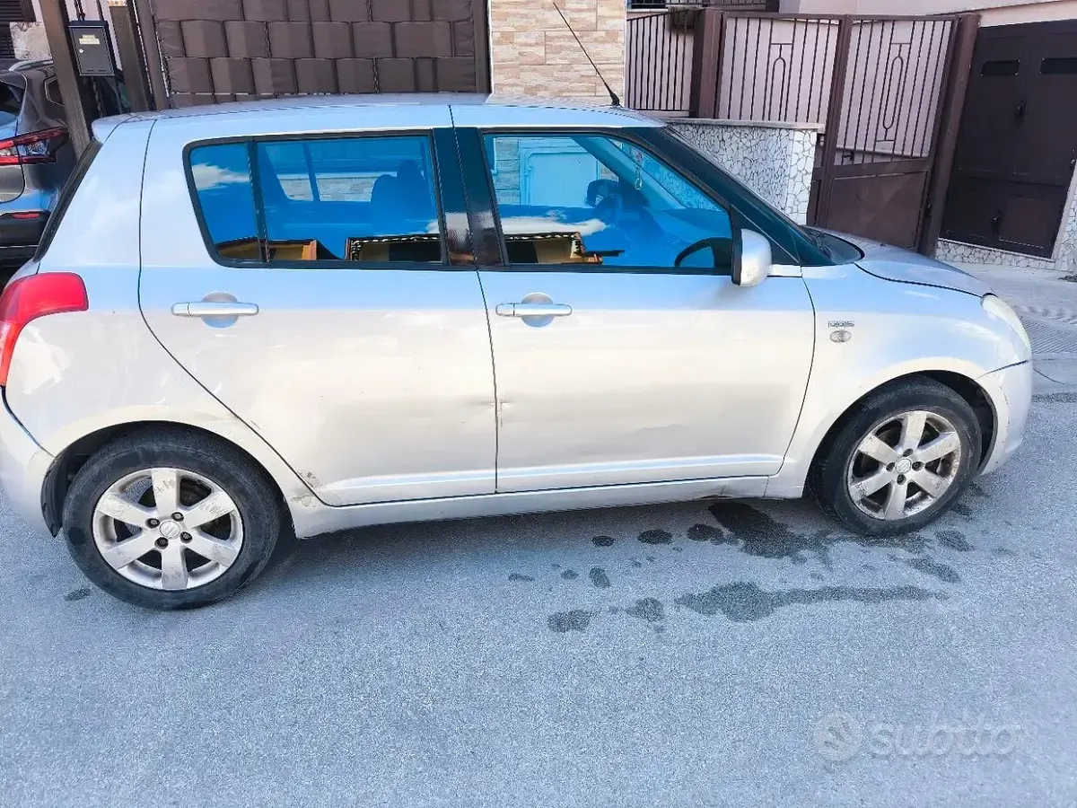 Second-hand Suzuki Swift 75 CP (55 kW) 2007 Gri Hatchback