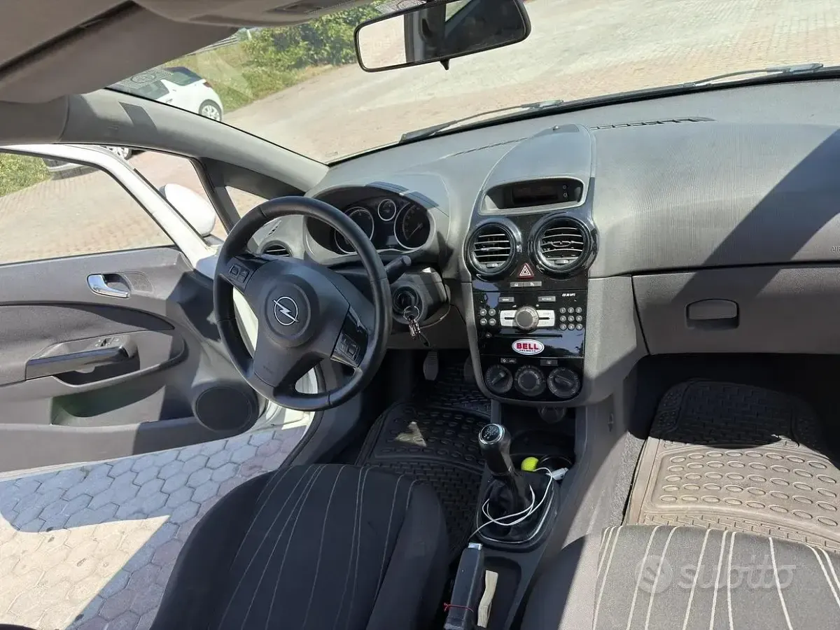 Usata Opel Corsa 75 CV (55 kW) 2011 Utilitaria