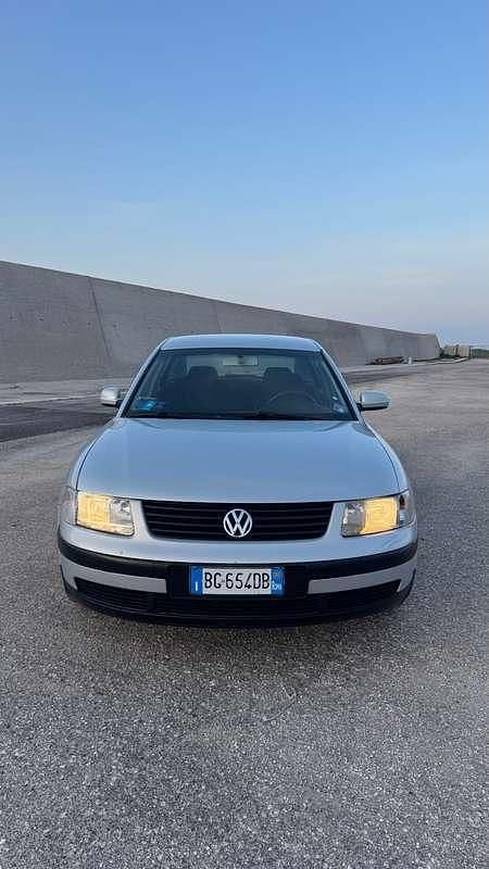 Usata VW Passat Comfortline 110 CV (80 kW) 2000 Argento Berlina
