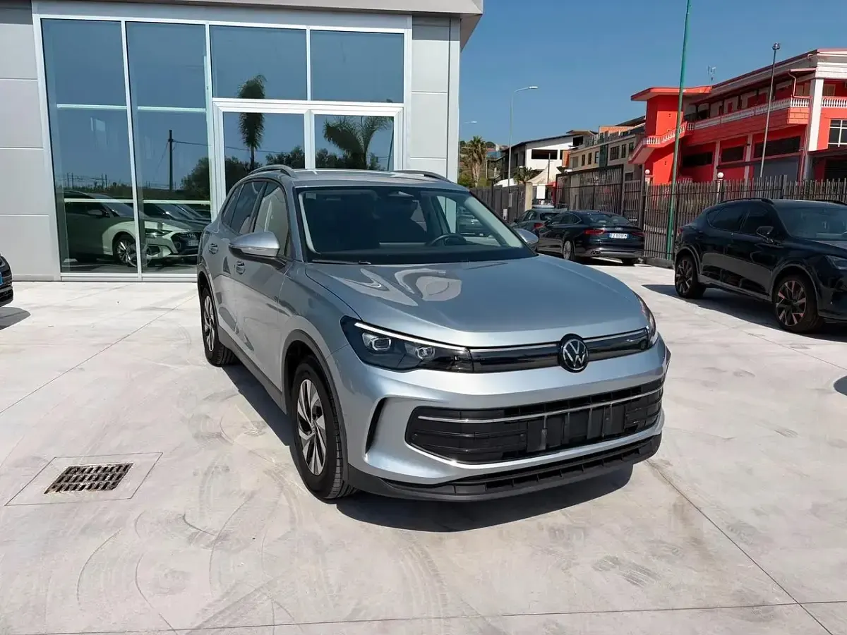 Usata VW Tiguan Edition 150 CV (110 kW) 2024 Argento SUV
