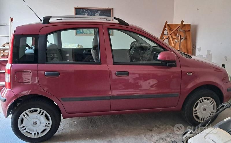 Usata Fiat Panda Active 77 CV (56 kW) 2011 Rosso Utilitaria