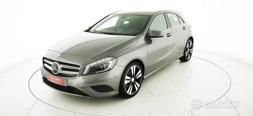Usata Mercedes A180 109 CV (80 kW) 2013 Grigio Utilitaria